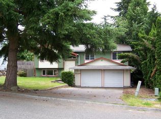 17429 Woodland Dr, Bothell, WA 98012