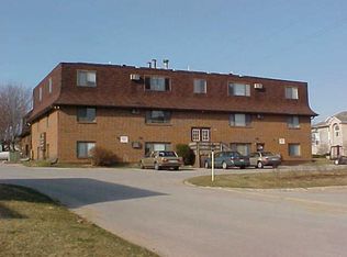 Eastside Iowa City Apartment close to Dining and Parks., Iowa City, IA 52245