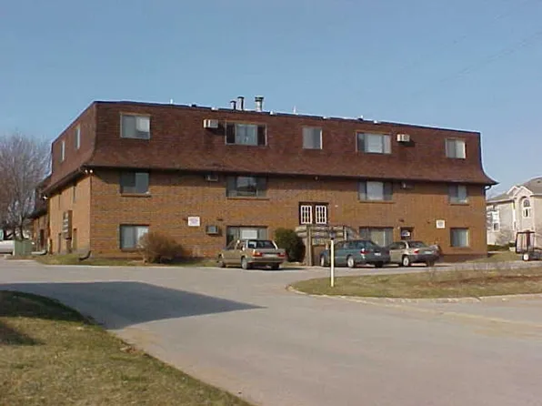 Eastside Iowa City Apartment close to Dining and Parks.