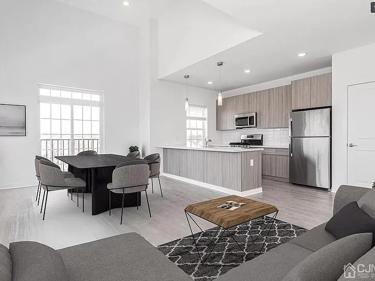 Green Oaks Apartments — Photo 15