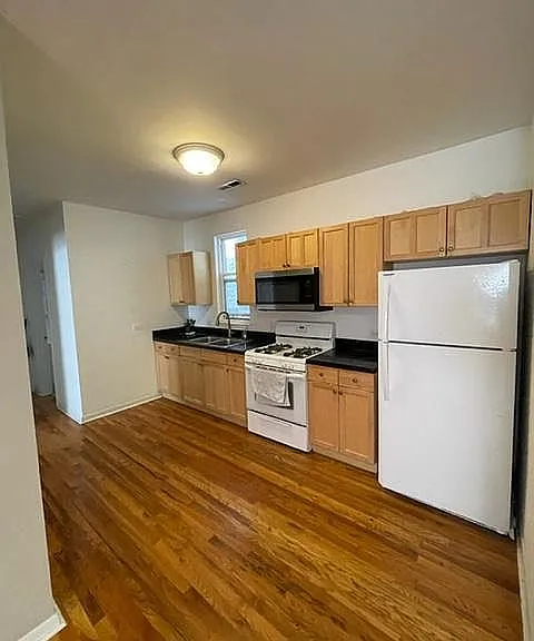 1069 N Hermitage Ave #3 — Photo 5
