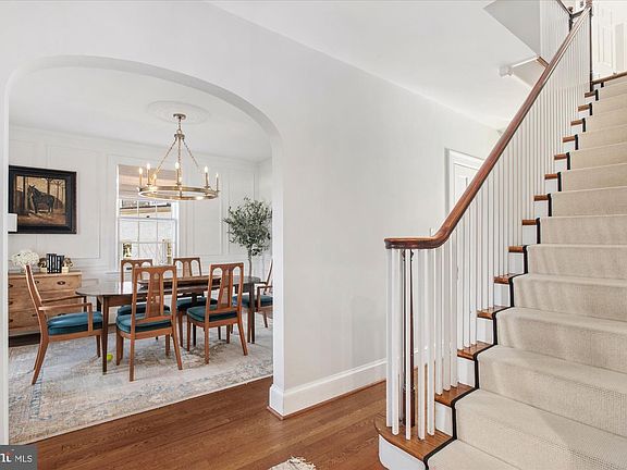 4th image of 6425 33rd St NW