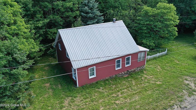 3rd image of 302 Edwards Hill Road