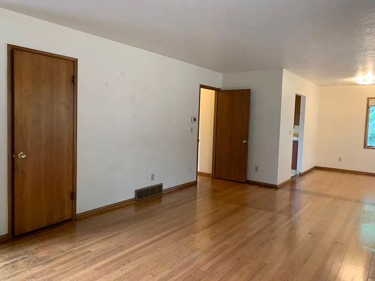 1328 NE 55th Ave — Photo 7