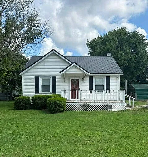 2 bed, 1.0 bath, 840 sqft, $1,100 — Photo 1