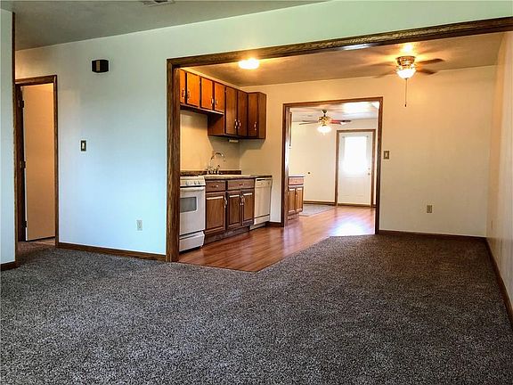 3rd image of 1837 W 22nd St