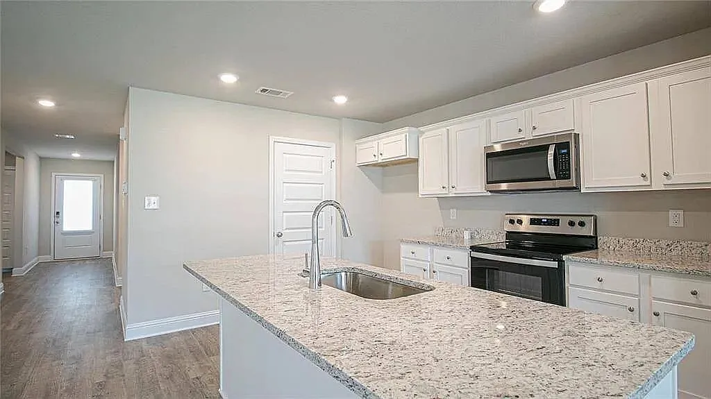 2512 Thornbury Loop - 1 — Photo 4