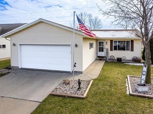 42 Bindl Dr, Reedsburg, WI 53959