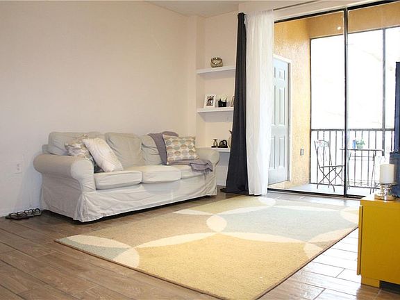3rd image of 6169 Metrowest Blvd Unit 204
