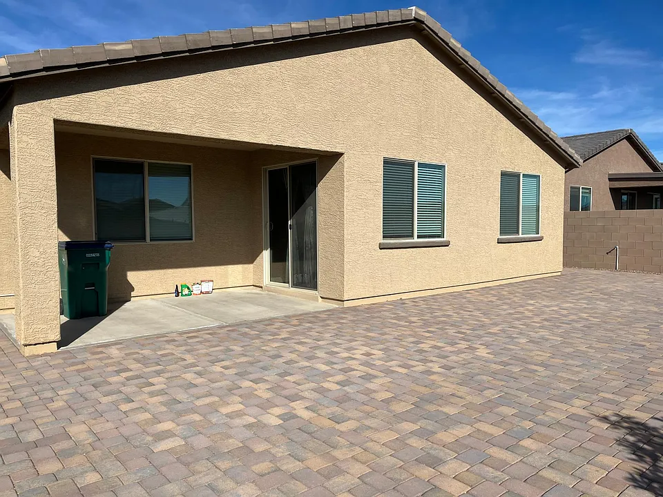 3025 W Chalfont Dr