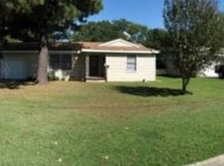 2036 W Sherman St, Paris, TX 75460