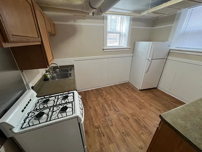 916 E Gorham St — Photo 9