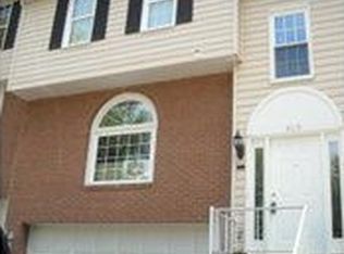 509 Newport Dr, Penn Hills, PA