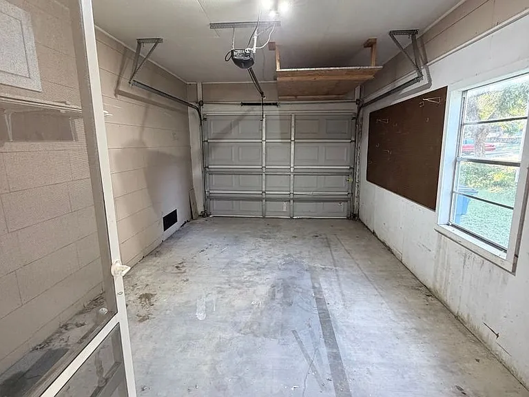 610 Stephen St — Photo 12