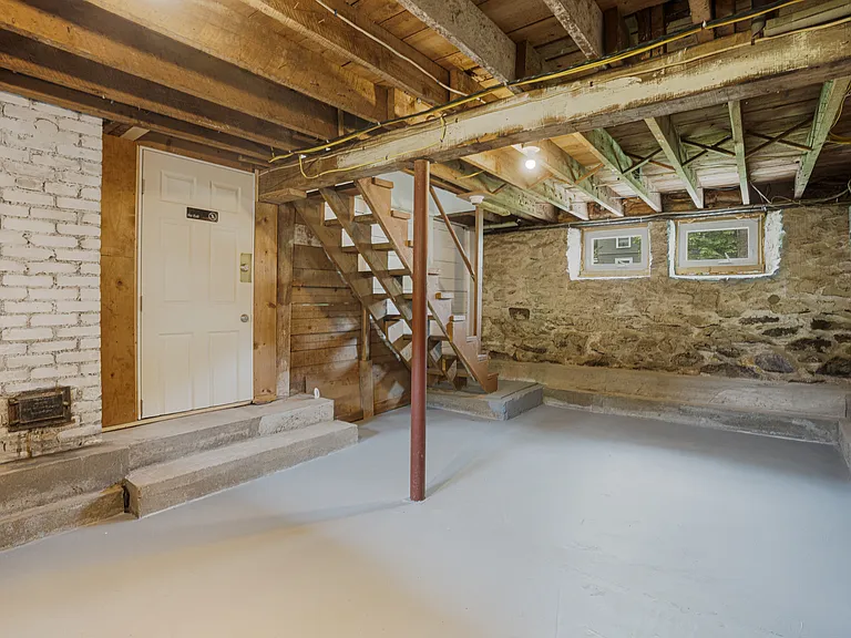 6 Boys Ave — Photo 19