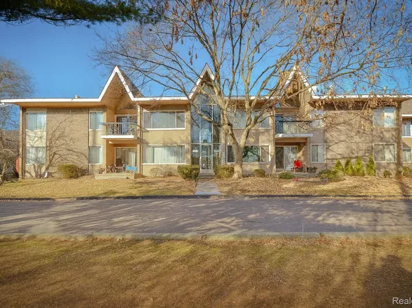2005 Klingensmith Rd Unit 67, Bloomfield Hills, MI 48302