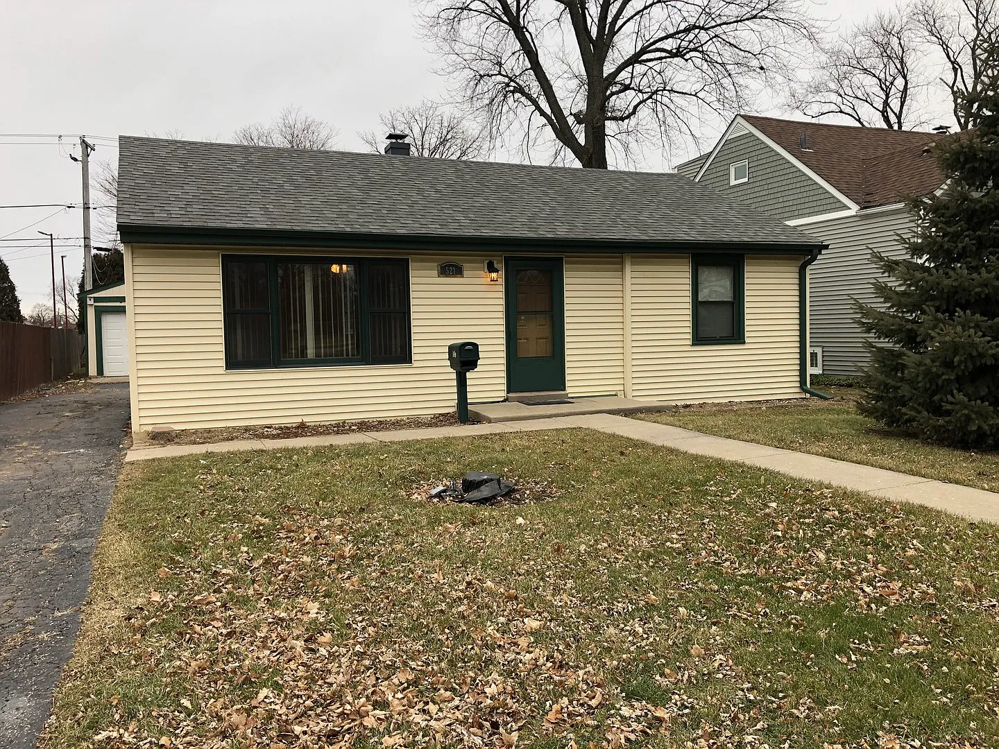 527 Grove Ave photo 1