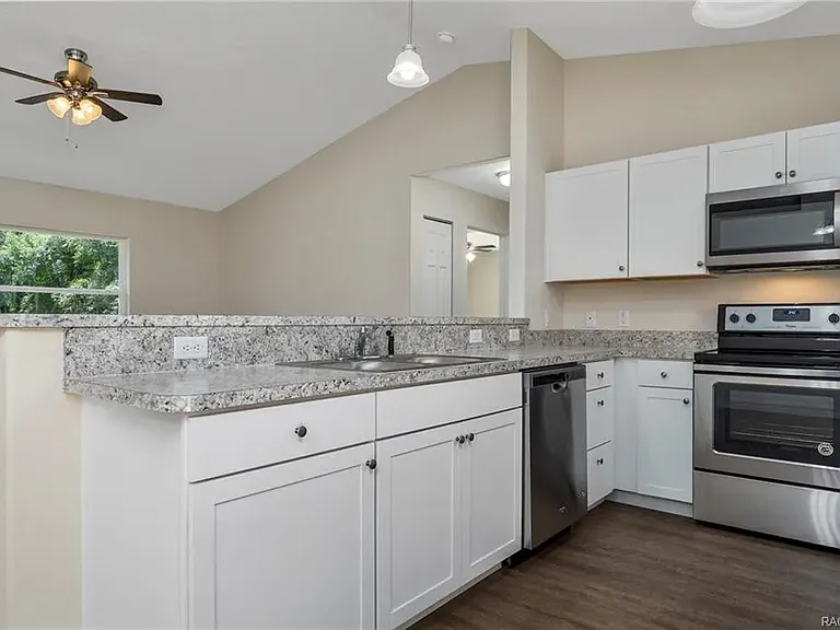 6022 E Tremont St — Photo 2