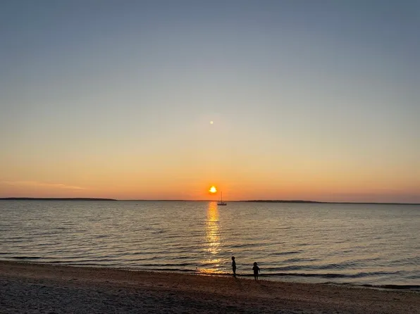 10 Bay View Rd N, Southampton, NY 11968