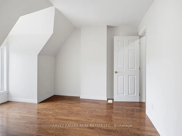 916 Bloor St W #UPPER — Photo 16