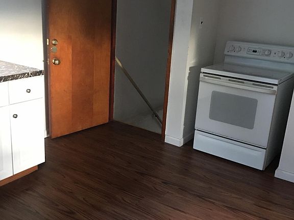 3rd image of 813 E Hayes Ave