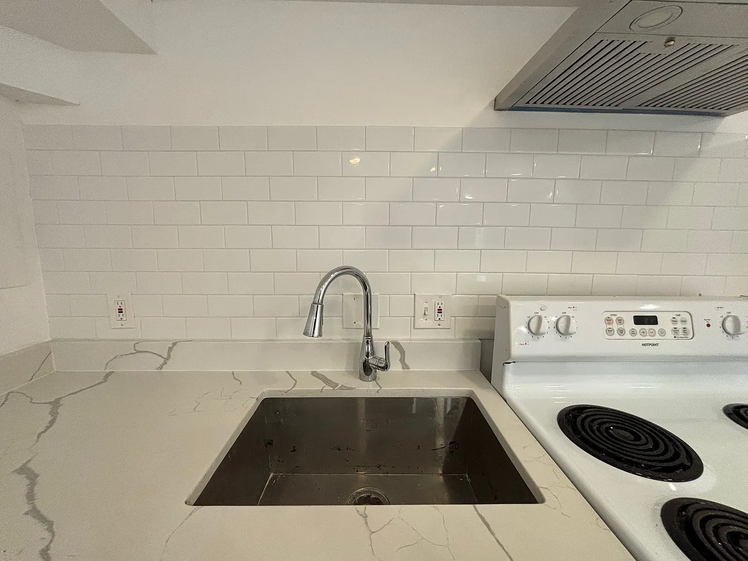1 bed, 800 sqft, $1,995 — Photo 3
