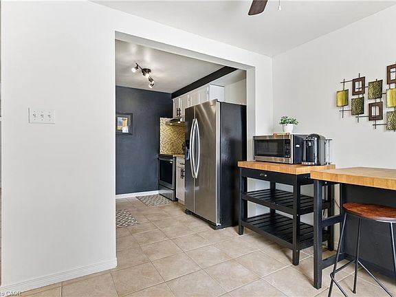 4th image of 210 Glamis Rd #22