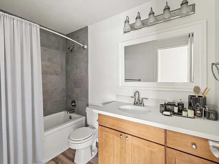 Sunset Shores Apartments — Photo 10