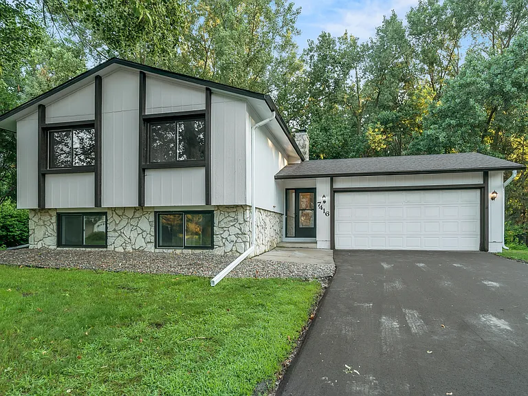 7416 Candlewood Dr N — Photo 2