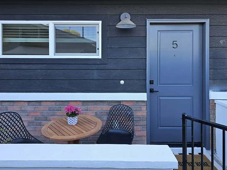 Earll 6 Townhomes — Photo 14