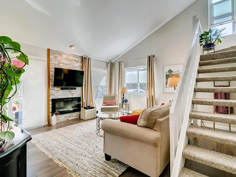 6866 Countryside Ln — Photo 8