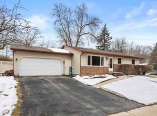 528 Park St, Combined Locks, WI 54113