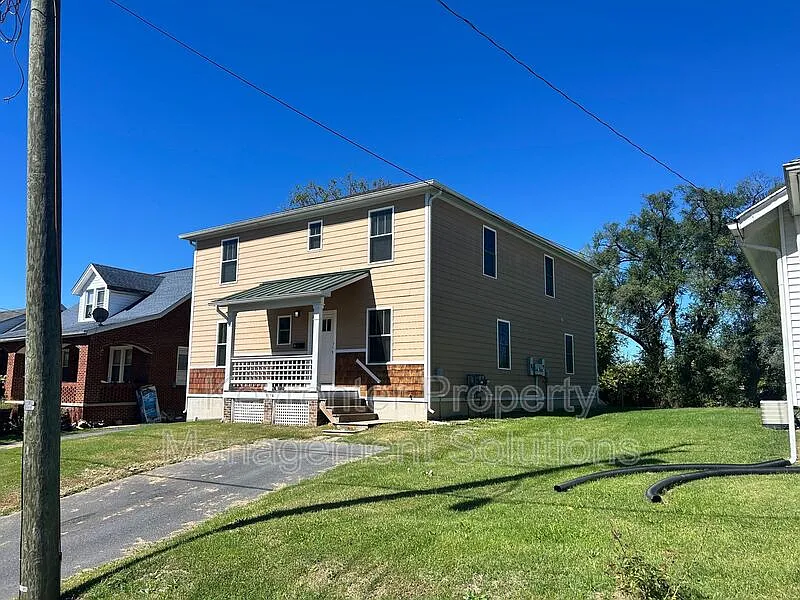 3 bed, 2.5 bath, 1400 sqft, $1,775 — Photo 2