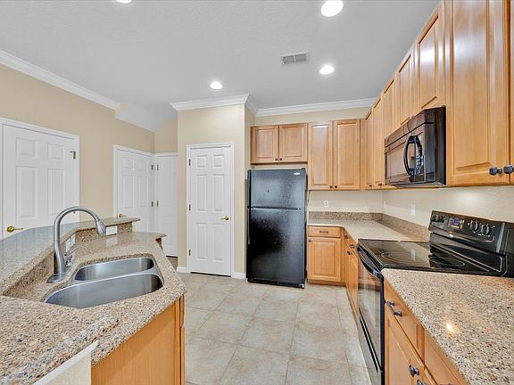 Kitchen with 42" cabinets & pantry