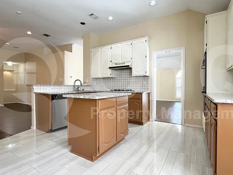 5603 Stonehenge Dr — Photo 4