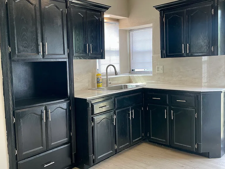 705 E Fay St — Photo 9