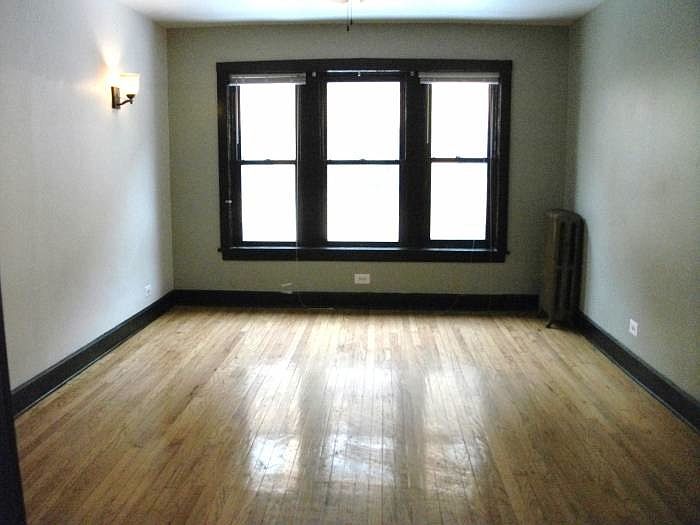 1st image of 4021 W Melrose St APT 3N