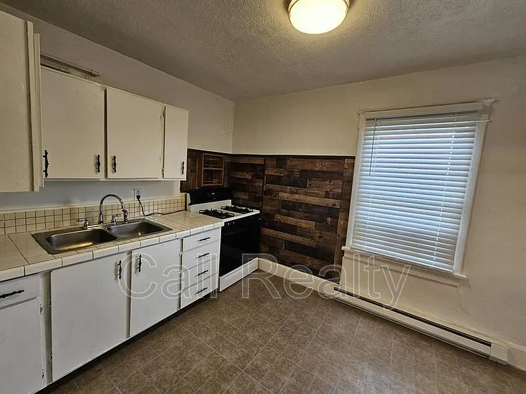 1423 W Maxwell Ave #2 — Photo 2