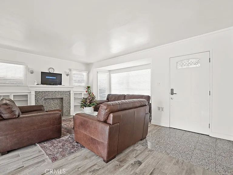 5324 8th Ave — Photo 3