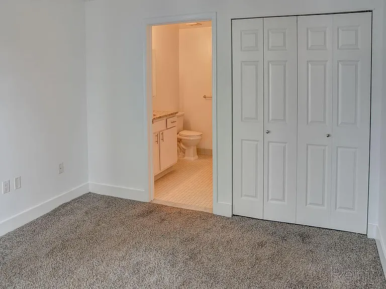 25296_25_hdp_parksquarewest_fp_bed1b