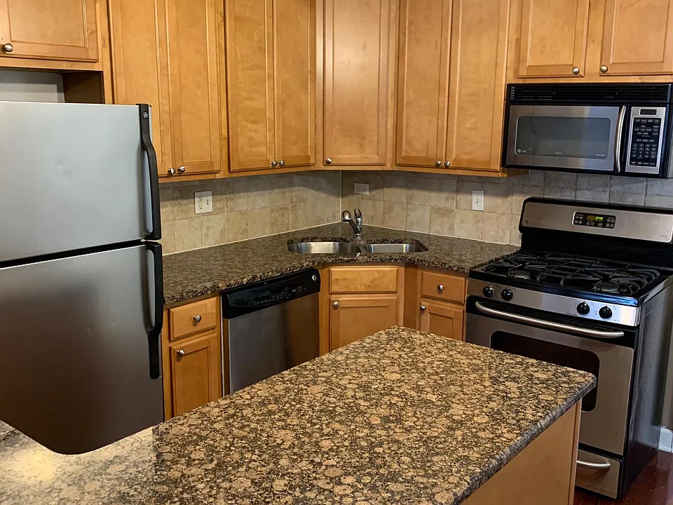 2530 W Foster Ave #208