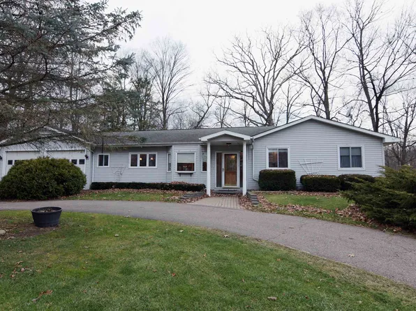 7175 Driftwood Dr, Fenton, MI 48430