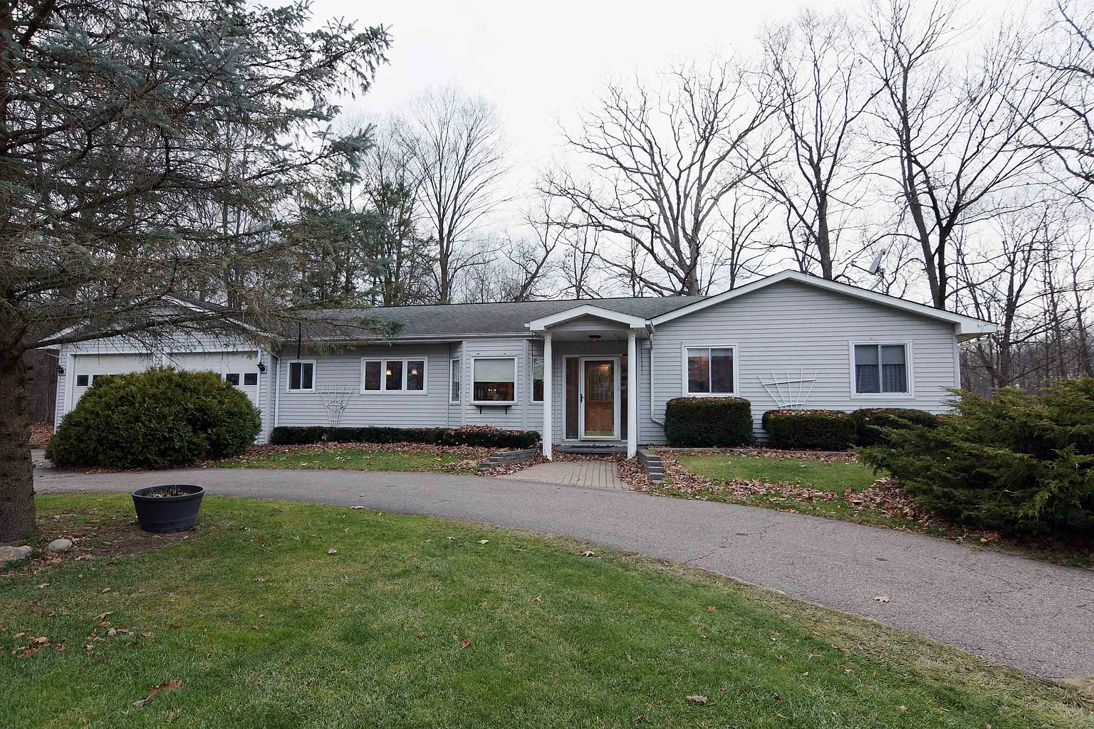 7175 Driftwood Dr photo 1