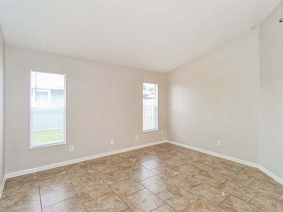 3rd image of 1336 25th Ave SW