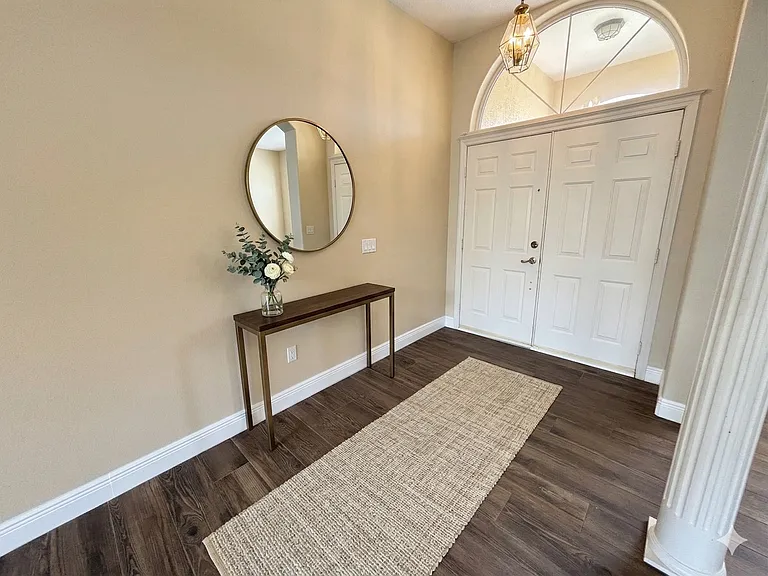 20 Clarendon Ct N — Photo 6