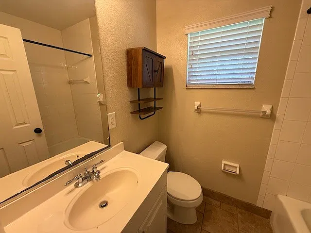 2 bed, 864 sqft, $1,100 — Photo 4