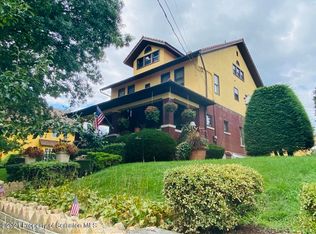 9 Hillcrest Dr, Dickson City, PA 18519