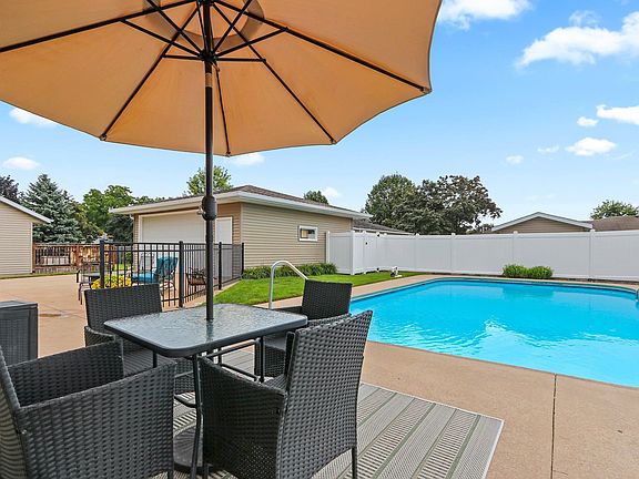 5th image of 1718 Schaefer Cir
