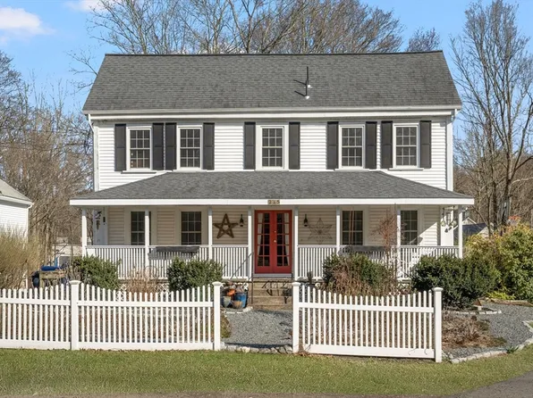 215 South St, Wrentham, MA 02093
