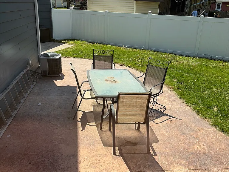 1708 Hawthorne Ave — Photo 20